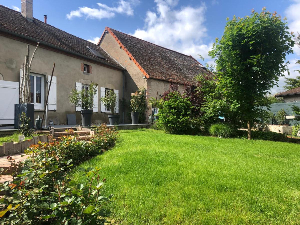 A 10Mn De Vichy Studio Dans Ancienne Etable Exterior foto